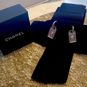 Chanel tag drop earrings gold (never been worn)